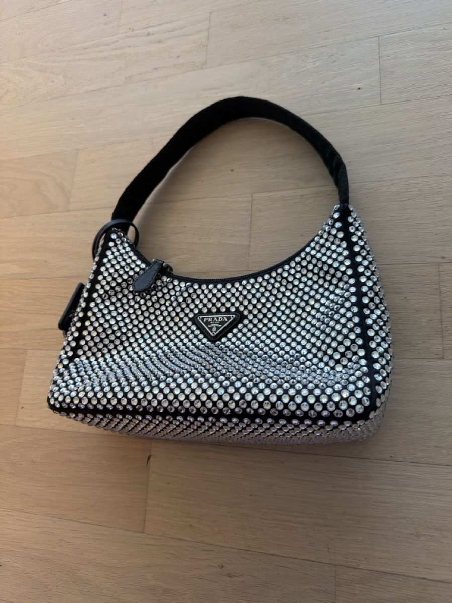 Prada Borse da donna: Prada Re-Edition Crystal Shoulder Bag Black – Nuovo (secondo la descrizione) da Effretikon venduto da MaisonNade 1
