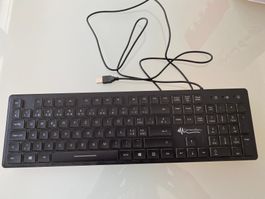 Flache und beleuchtete PC-Tastatur (Schweiz)