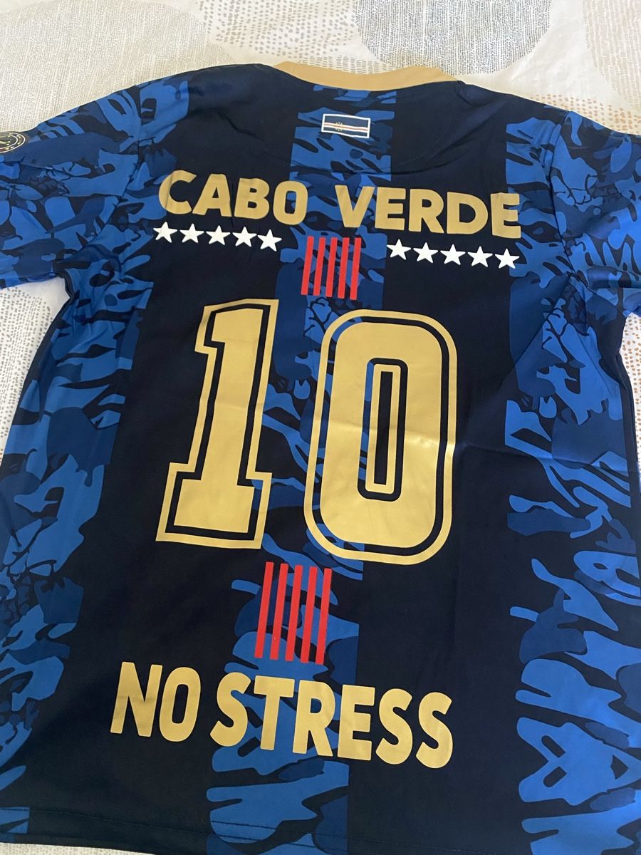 Canottiere & Pantaloni: Maillot foot Cabo Verde - taille M – Nuovo e nell'imballaggio originale da Delémont venduto da Emi-98 3