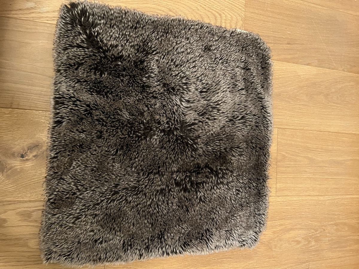 Kissen: Coussin imitation fourrure Winter Home brun – Neu (gemäss Beschreibung) aus St. Prex von Nikolletta 3