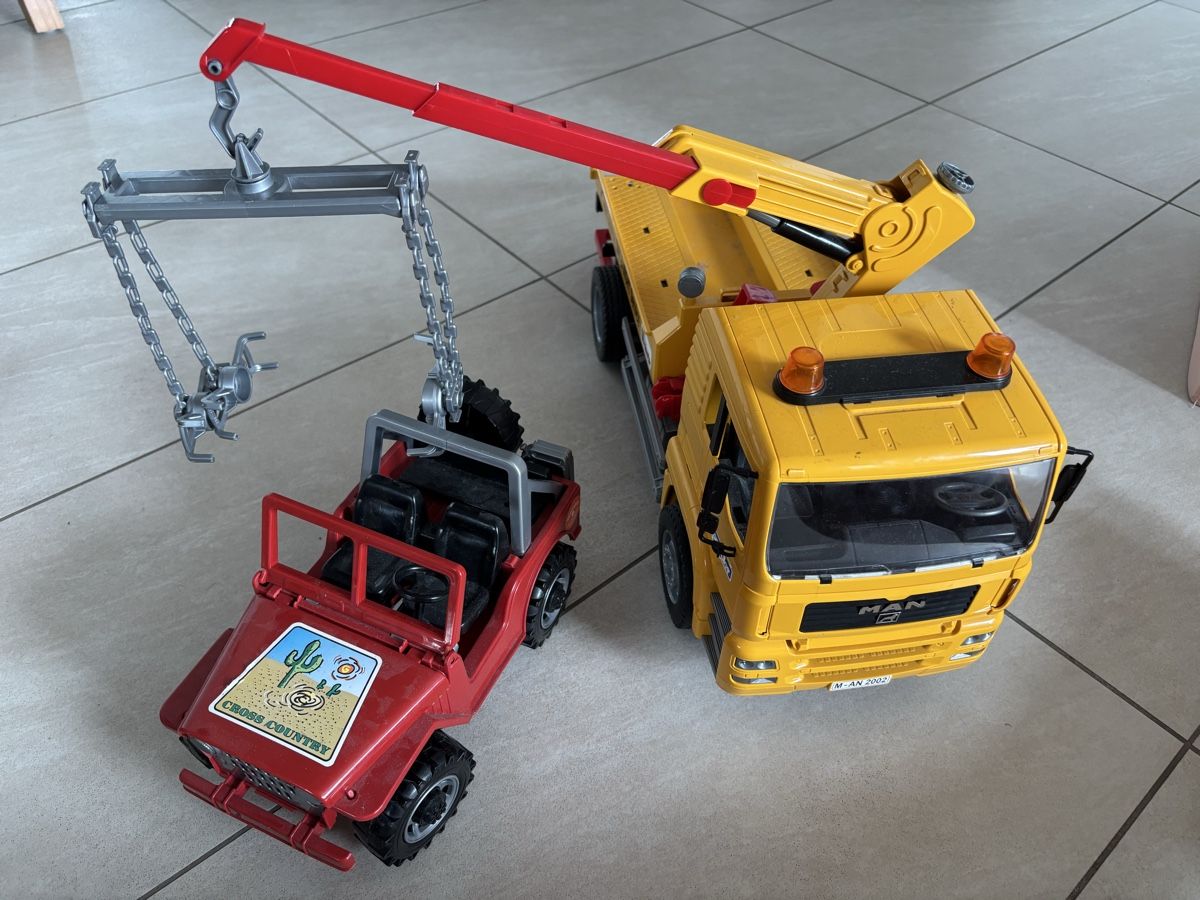 Bruder Spielzeuge: Abschleppwagen mit Jeep – Gebraucht aus Buochs von Jiba01