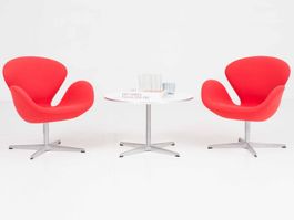 Fritz Hansen Swan Chair von Arne Jacobsen in rotem Stoff