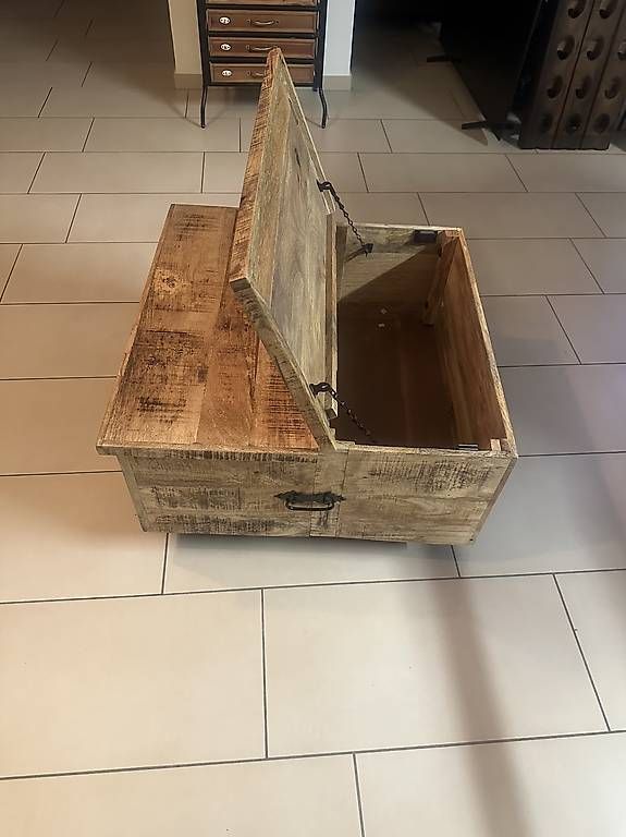 Tische: 2x Couchtisch / Truhe aus Mangoholz im Industrial-Stil – Gebraucht aus Frauenfeld von gbo_wbr9 2