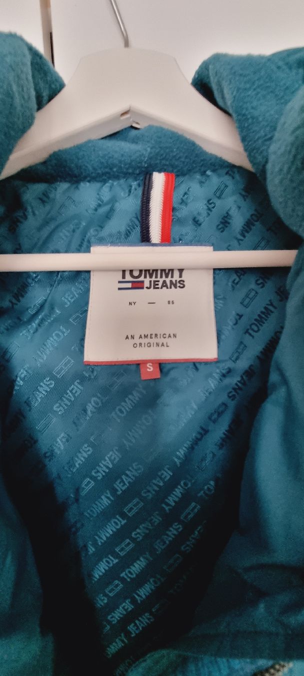 Vestes: Tommy Jeans down jacket – Neuf (Voir description) à Mendrisio par ann_d9pf 2