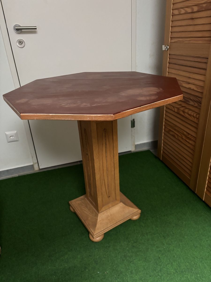 Tables: Antiker Achteckiger Eichentisch – D'occasion à Erlenbach ZH par Tirant