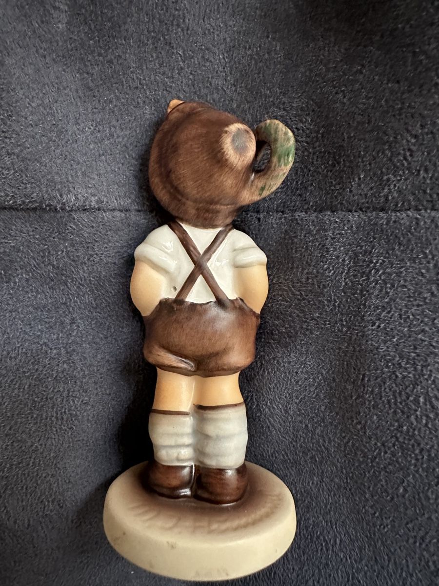 Hummel Statuette: 1994 Vintage Goebel Hummel Figur  #630 – Usato da Brig venduto da Invert 1