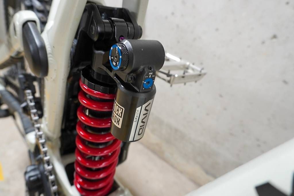 Commencal Vélos: Commencal Dhv5 – D'occasion à Meinier par simon0107 2