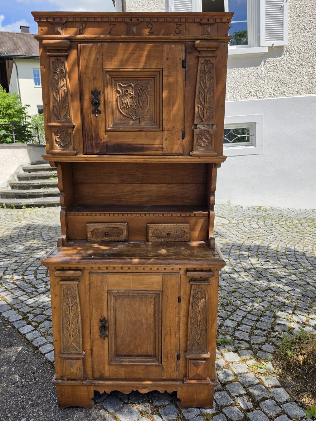 Armadi: Antikes Schweizer Bauernschrank Unikat mit Schnitzereien – Usato da Mettlen venduto da elios0888