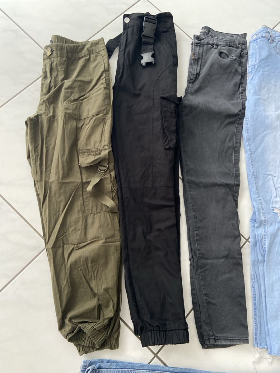 Bershka Jeans: Hosenpaket Grösse 36/38 – Gebraucht aus Diegten von schnuggimaus 1