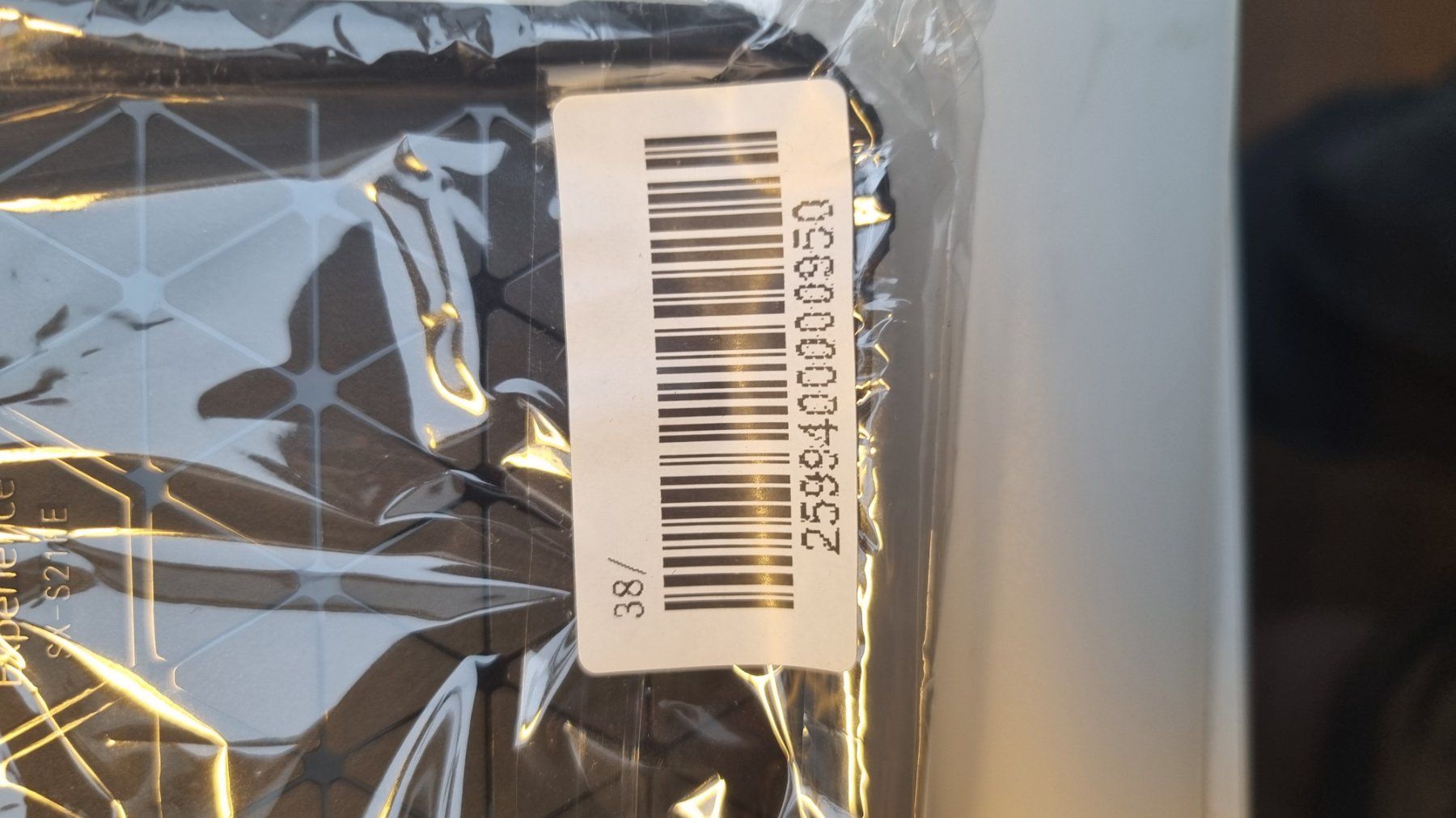 Samsung Cover & Protezioni schermo: Samsung Galaxy S21 FE 5G Hardcase – Nuovo e nell'imballaggio originale da Fürigen venduto da Bucheli59