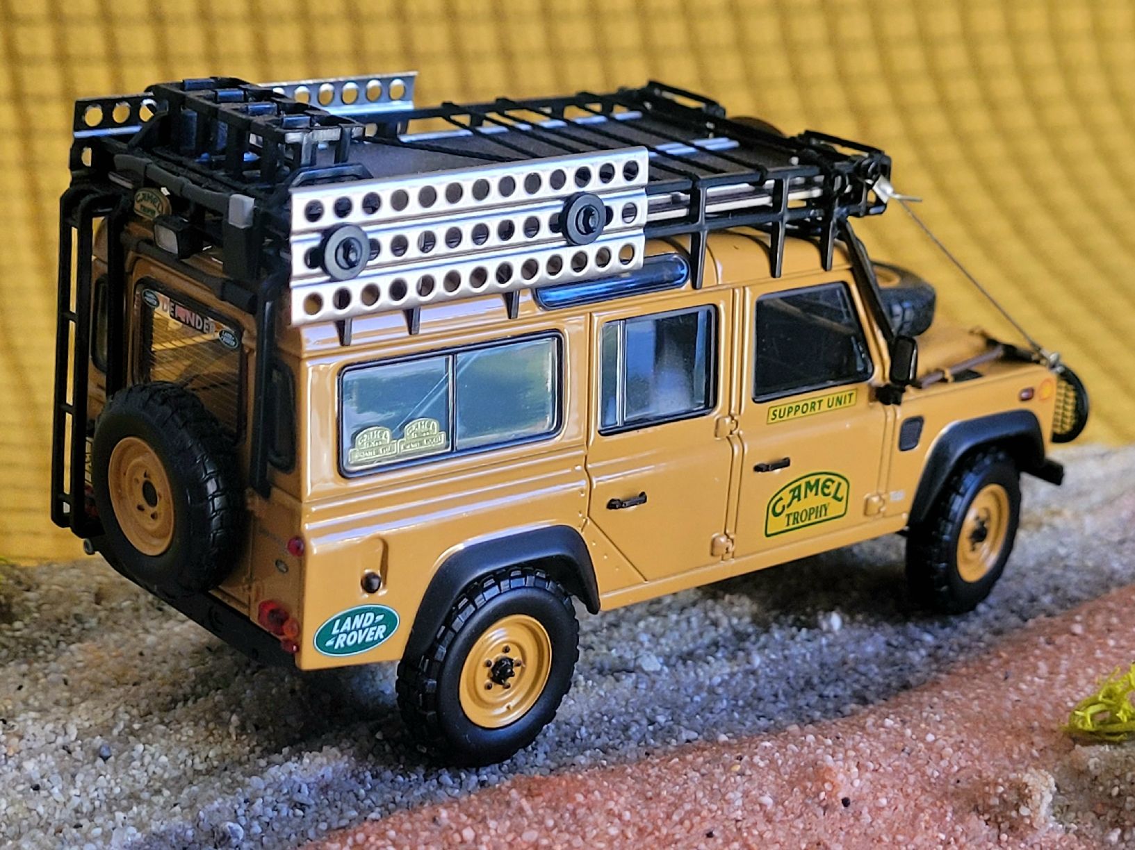 Land Rover Modellini d'auto: Landrover Defender Camel, Almost Real, 1:43 – Nuovo (secondo la descrizione) da Kaltbrunn venduto da Manitowoc 4