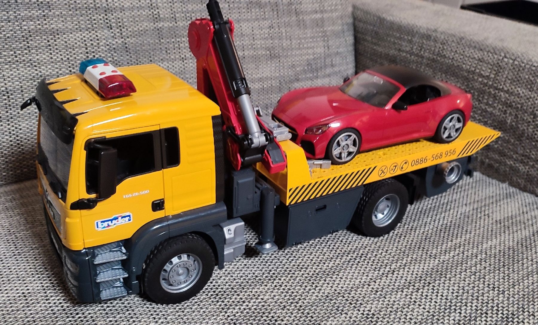 Bruder Giocattoli: Bruder Scania Abschlepp-LKW mit Roadster – Usato da Biberstein venduto da fre-sch 2