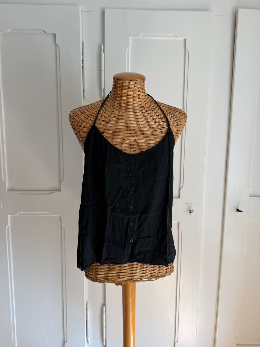 Brandy Melville Tops: BRANDY MELVILLE - Top schwarz geknöpft – Gebraucht aus Zürich von Diazaio