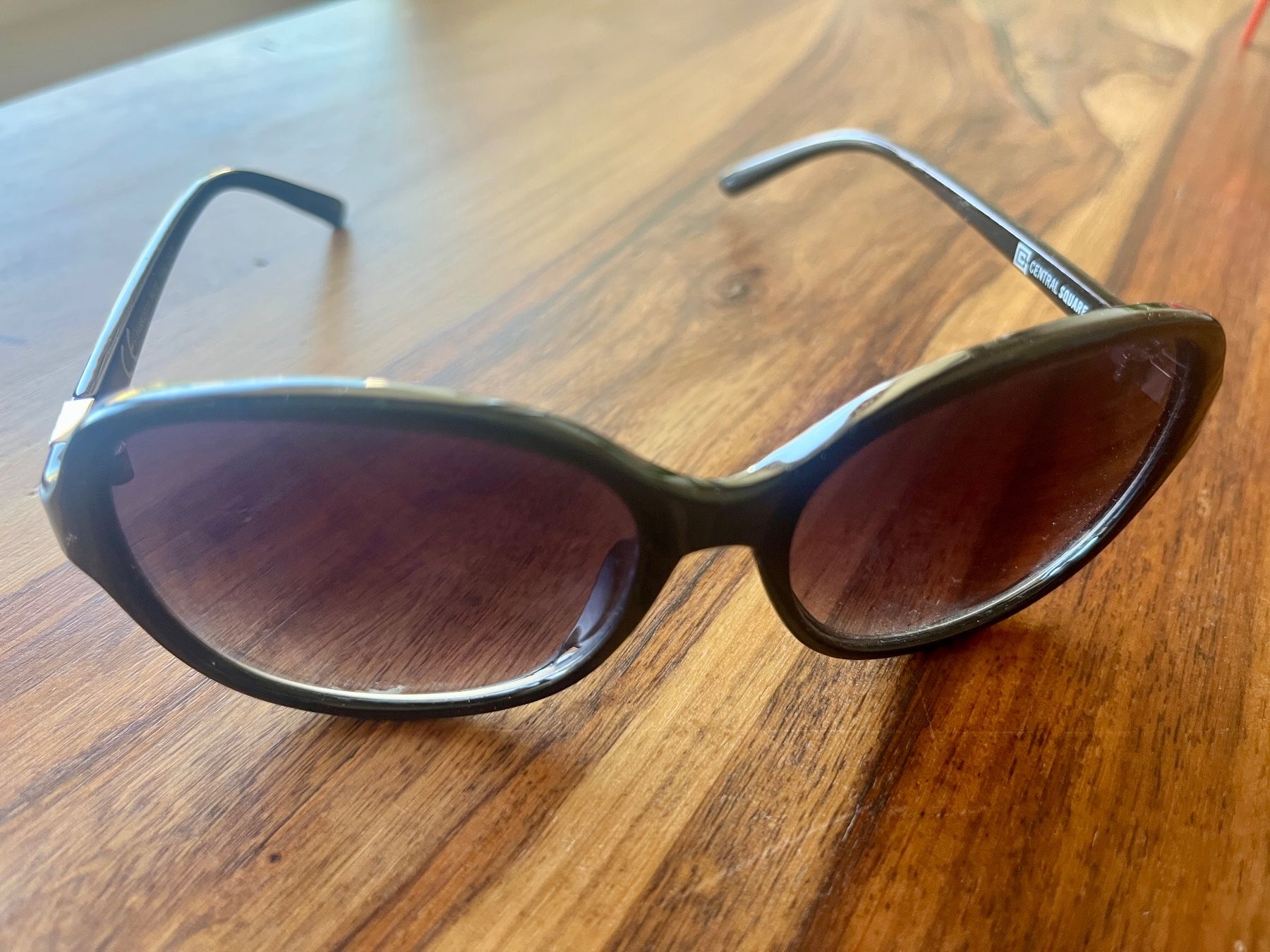 Brillen & Gläser: Central Square Sonnenbrille – Gebraucht aus Horw von mel_j56q