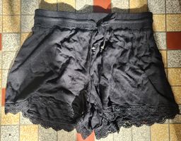 Short noir en dentelle taille S 100% viscose