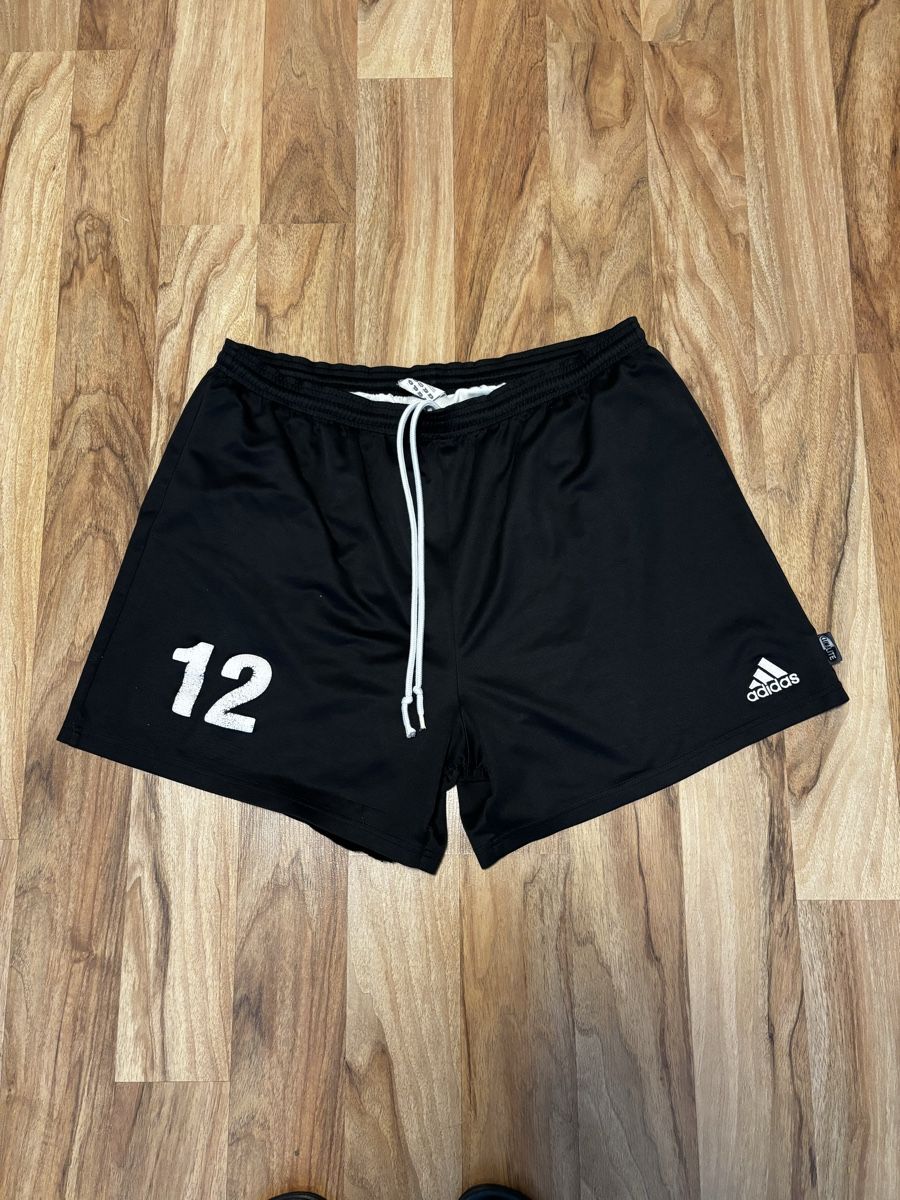 Adidas Pantaloni: Vintage Adidas Shorts – Usato da St. Gallen venduto da NPC_mit_Twint
