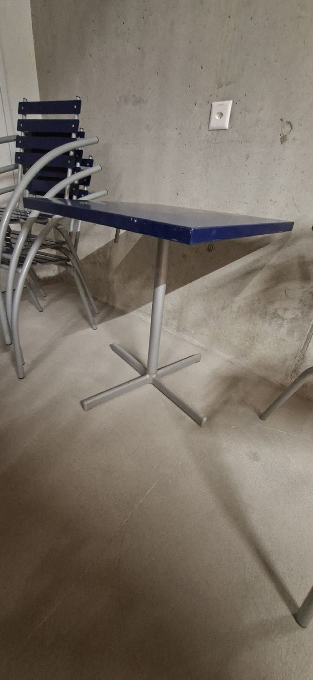 Schaffner Set di tavolo e panche: Schaffner Gartentisch und 4 Stühle in blau – Usato da Basel venduto da Lovintage 1