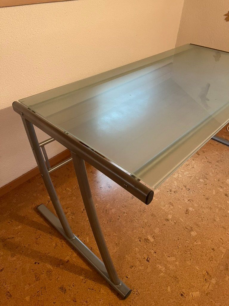 Schreibtische: Bürotisch mit Glasplatte – Gebraucht aus Altstätten SG von YaBe02 1