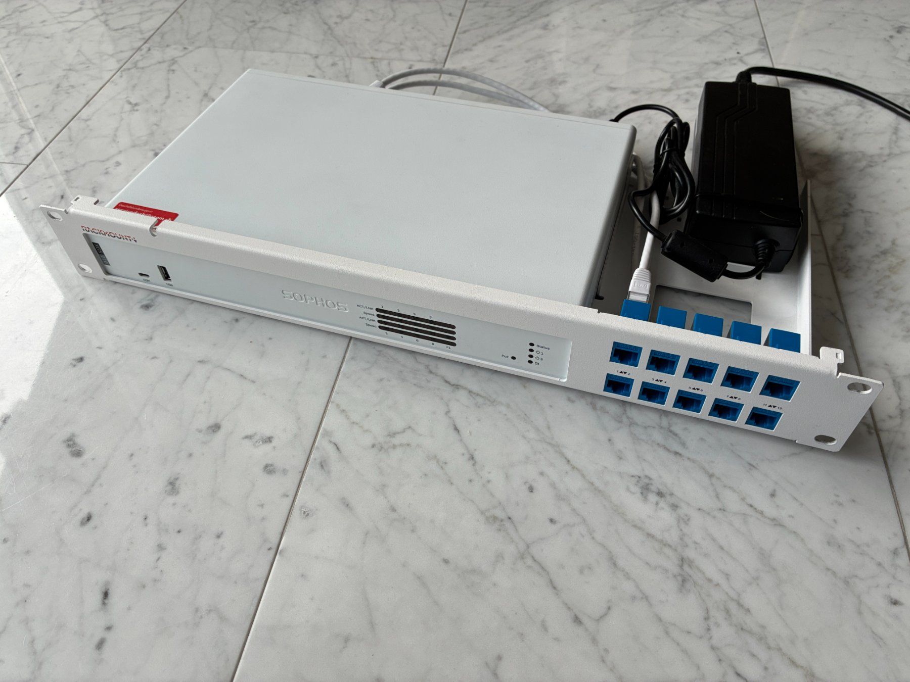 Racks & Cavalletti: Sophos XGS 116 Rackmount Kit – Usato da Termen venduto da Timotei 2