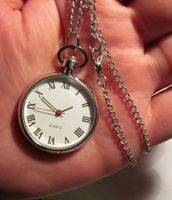 Medico Umhängeuhr silbrig mit Kette