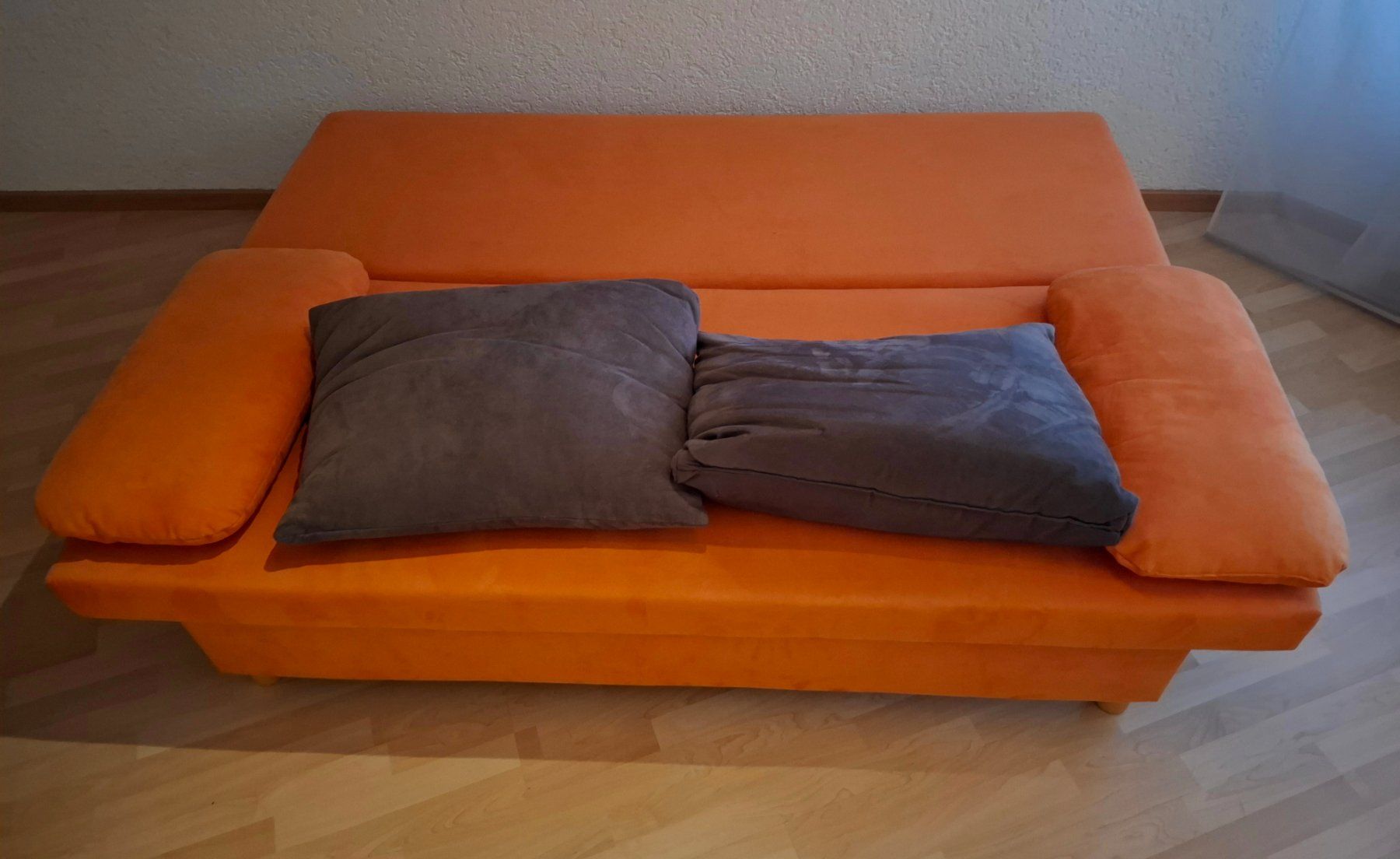 Divani: Bettsofa orange mit 4 Kissen – Usato da Buochs venduto da orlyhopper 5