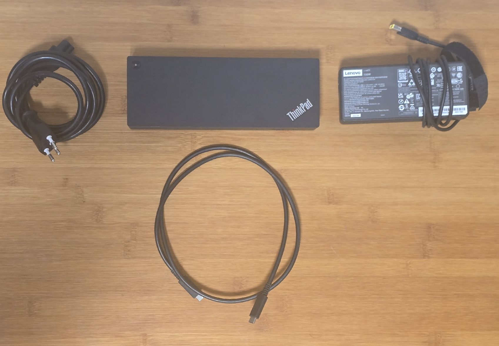 Lenovo Docking station: Lenovo ThinkPad Universal Thunderbolt 4 Dockingstation – Usato da Bülach venduto da SamtheBoogieman