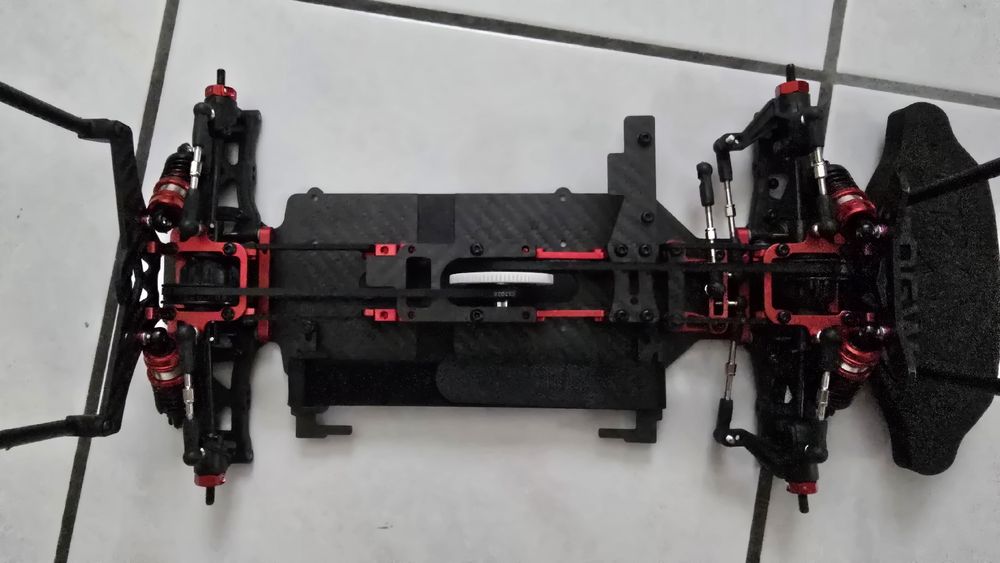 RC Kits de montage: Chassis de voiture RC 1/10 carbone – Neuf avec emballage d'origine à Siviriez par gad_6pqg 2