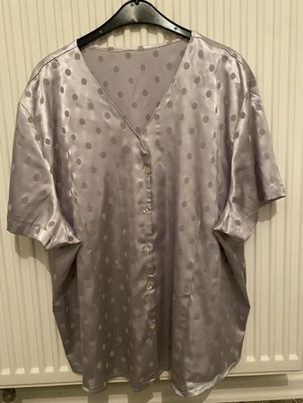 Elegante Damenbluse in Satinoptik mit Punkten 