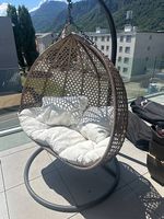 Fauteuil suspendu rotin avec coussins bon état