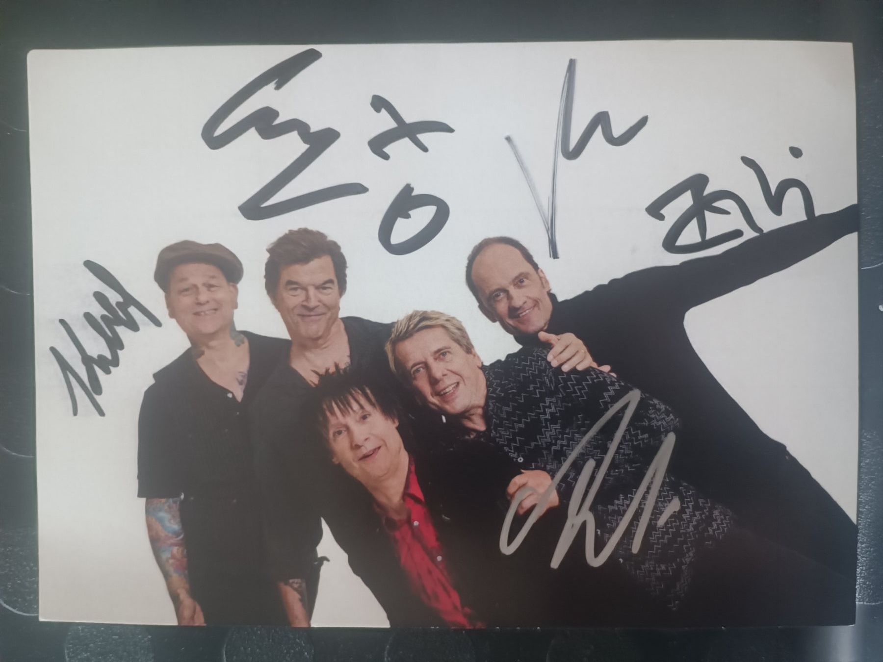 Autografi: Die Toten Hosen - handsignierte Autogrammkarte – Usato da Menziken venduto da Artographs