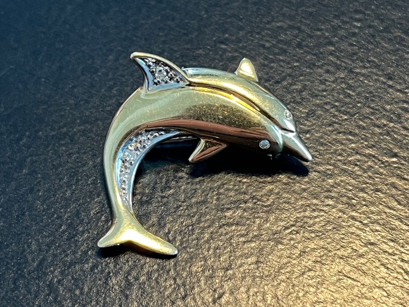 Spille & Fermagli: Delfin Brosche 750 Gold mit Brillanten – Usato da Ossingen venduto da Silver-collector
