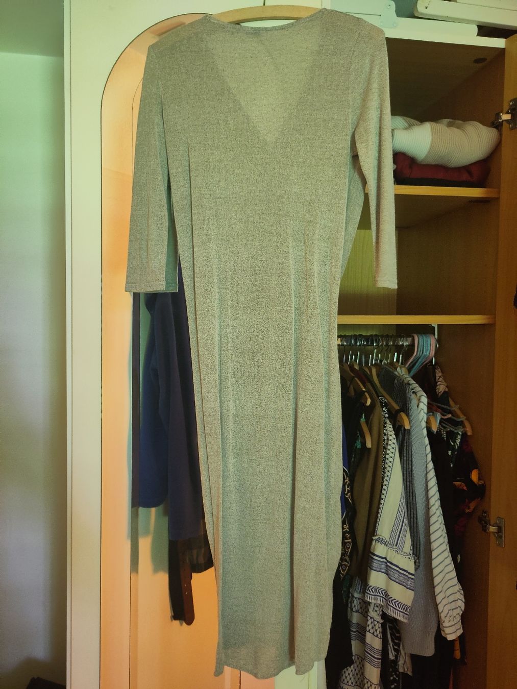 Maglioni & Felpe: Pullover- Kleid, V-Ausschnitt, grau, Grösse M – Usato da Dübendorf venduto da Cocochala8 1