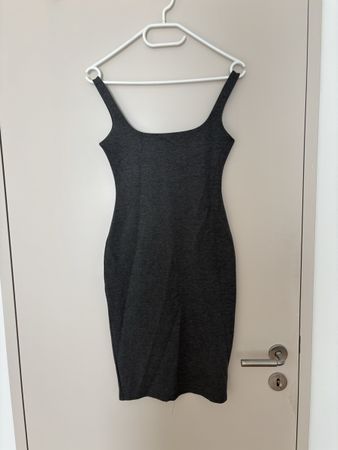 Graues Kleid, figurbetont, Grösse M - Sommer Basic