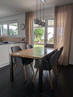 Esstisch mit 5 Stühlen Holz/Metall und grauer Stoff