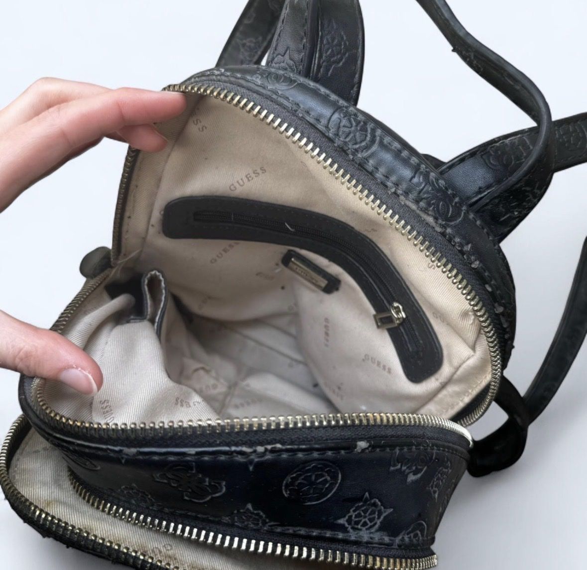 Guess Zaini: Guess mini backpack – Usato da Zug venduto da deelowdent 3