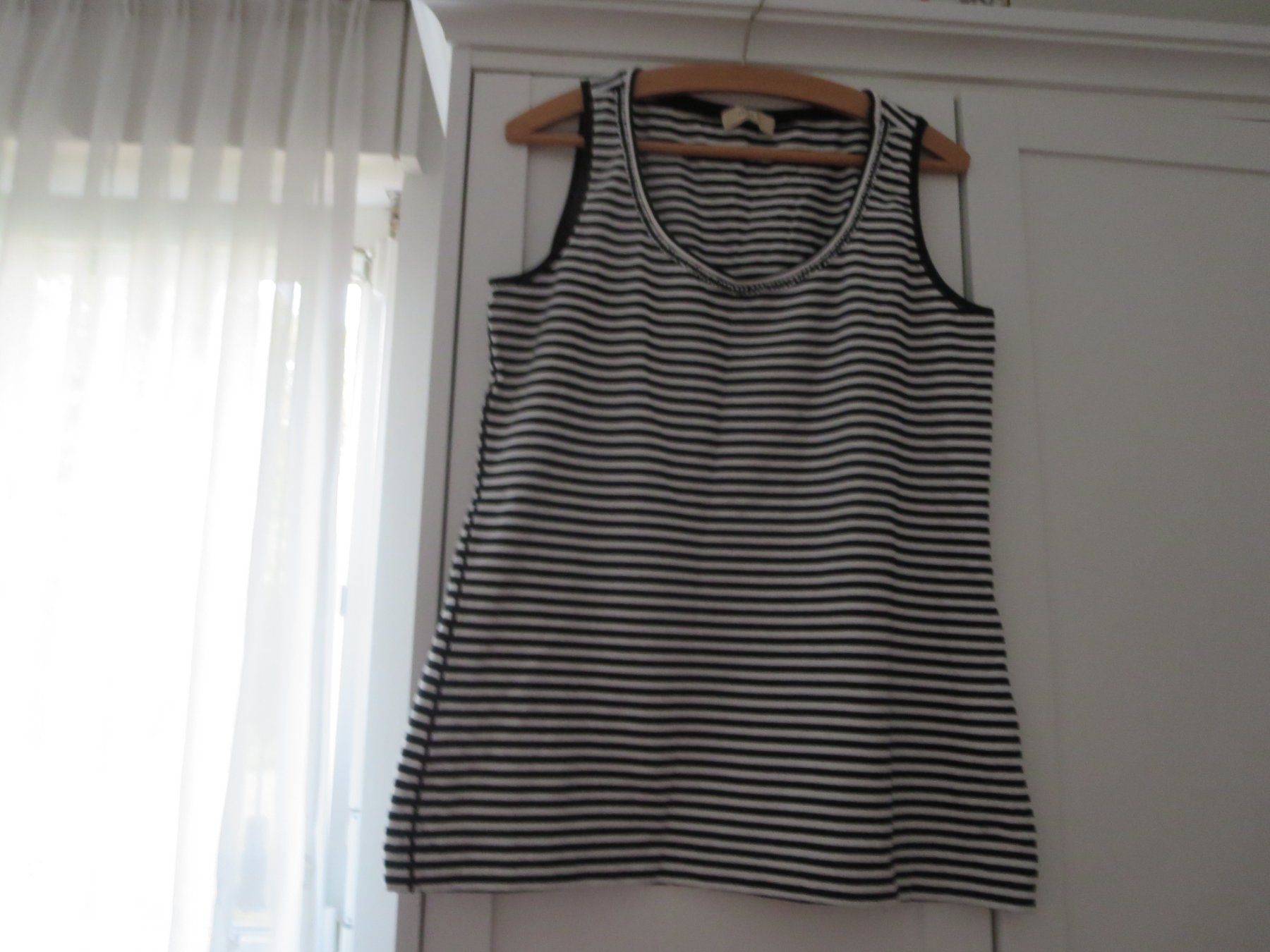T-Shirts: 2 Ärmellose Damen Shirts /Gr. 42 – Gebraucht aus Wallisellen von Arvenstube 5