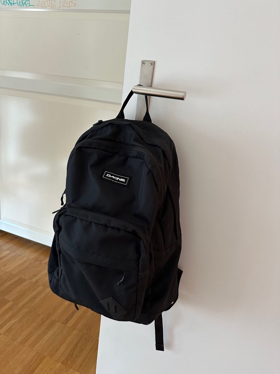 Dakine Zaini: Dakine Backpack black good condition – Usato da Zürich venduto da ferreira.ana