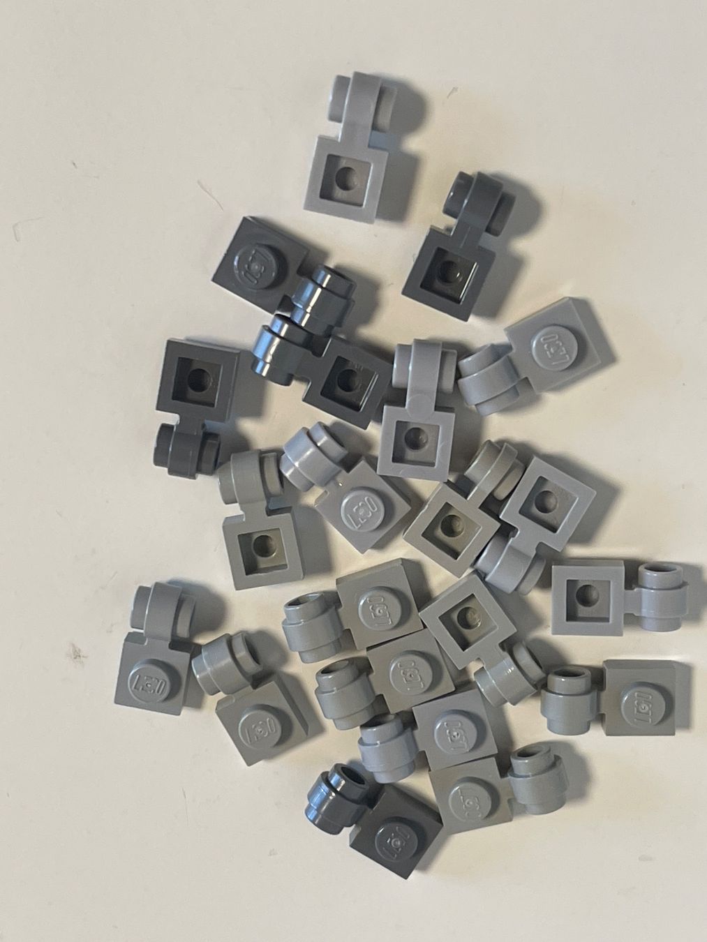 Lego Giocattoli: Lego - 20 -  graue Platli mit Rohr Clip – Usato da Gelterkinden venduto da cobra0110