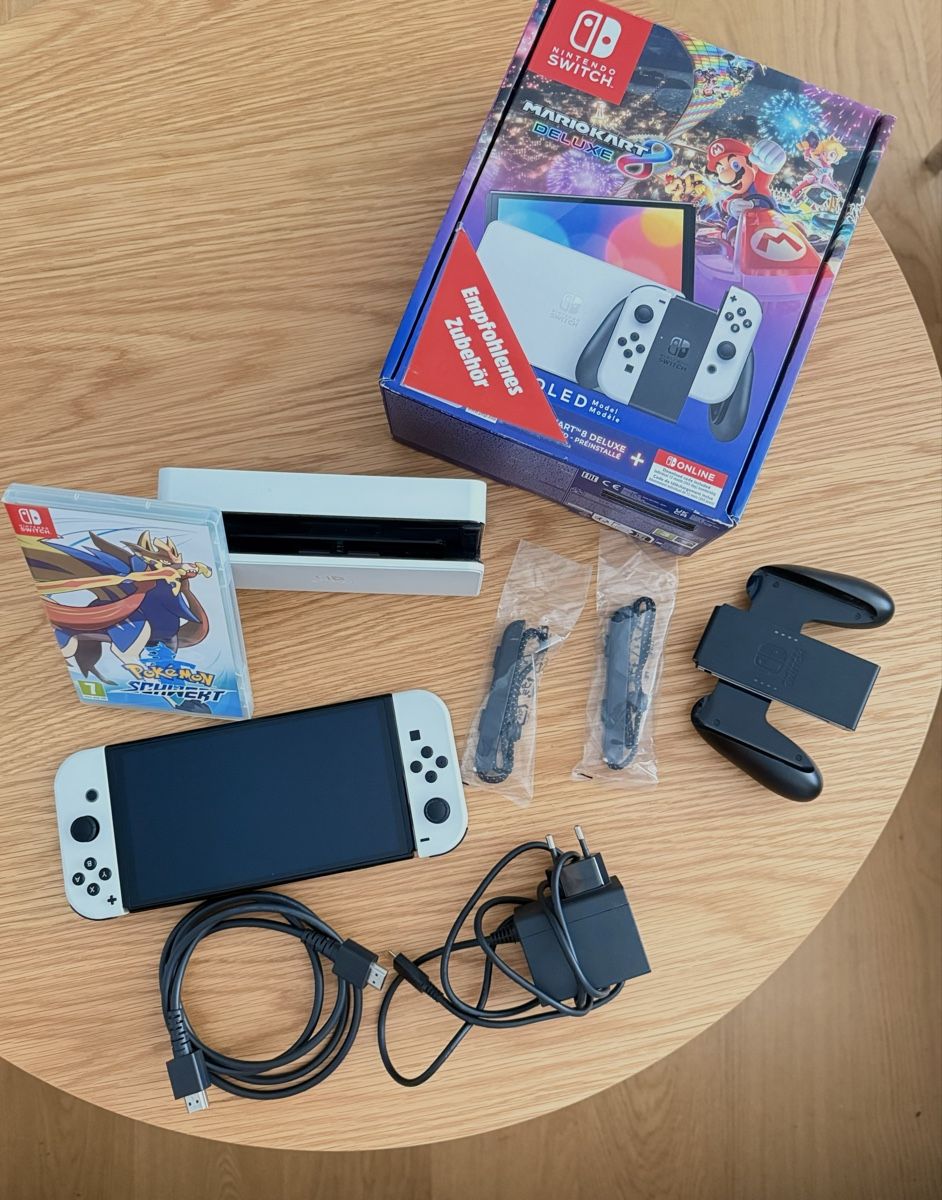 Nintendo Consoles: Nintendo Switch OLED Weiss inkl. Pokémon Schwert – Neuf (Voir description) à Basel par mar_57dc 1
