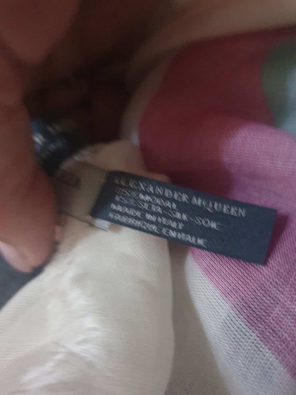 Alexander Mcqueen Foulard & Sciarpe: Sciarpa Alexander McQueen seta modale – Nuovo e nell'imballaggio originale da Chiasso venduto da Ann58 2