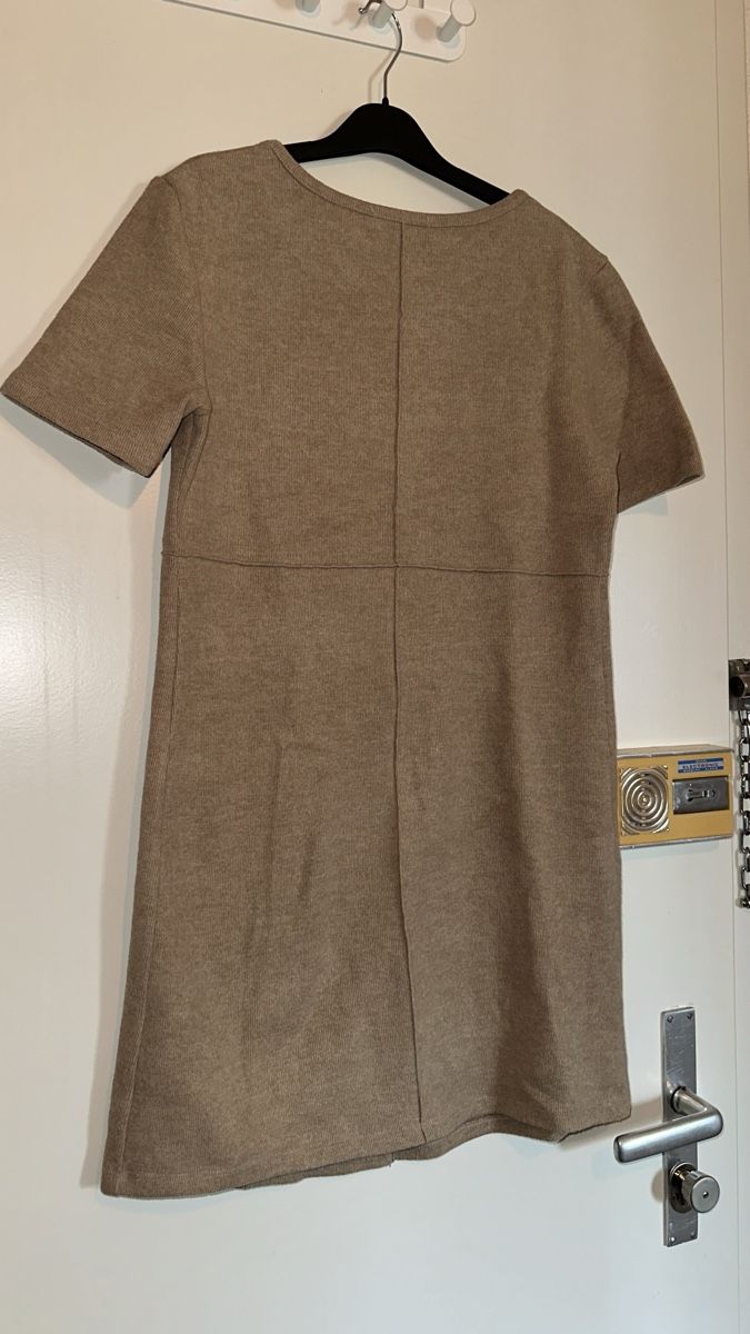 Zara Robes: Zara robe beige taille S – D'occasion à Bulle par LeMoleson 5