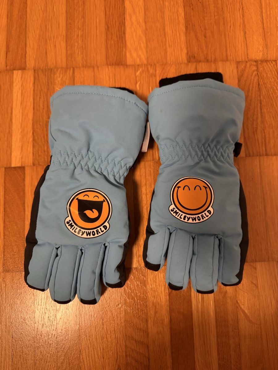 Handschuhe & Handstulpen: Coole Winterhandschuhe Gr. 134/140 Smiley World – Gebraucht aus Jona von Good_luck1_