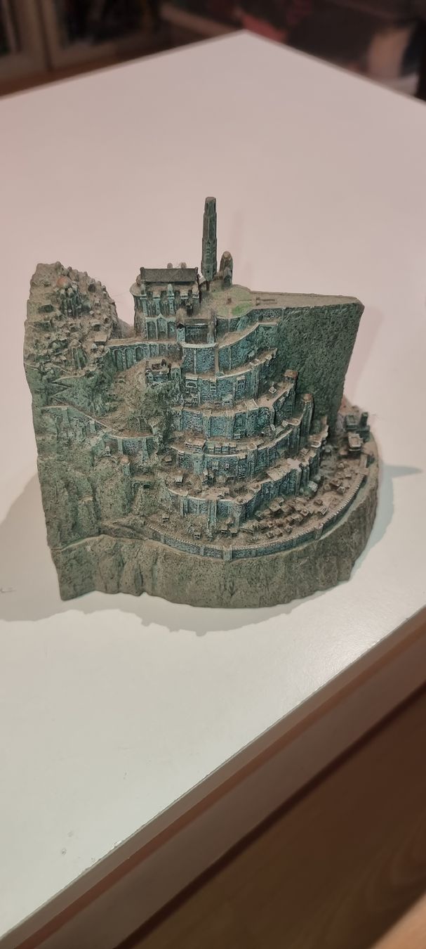 Tutte le decorazioni: Minas Tirith première édition – Usato da Vernayaz venduto da Elvipar 1