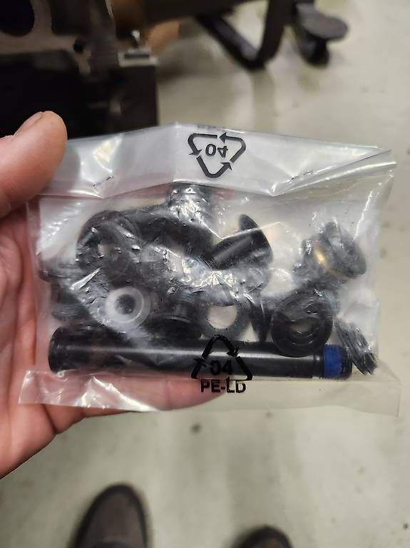 Pezzi di ricambio: Specialized Levo Suspension Bolt Kit – Nuovo e nell'imballaggio originale da Luzern venduto da dino35 1