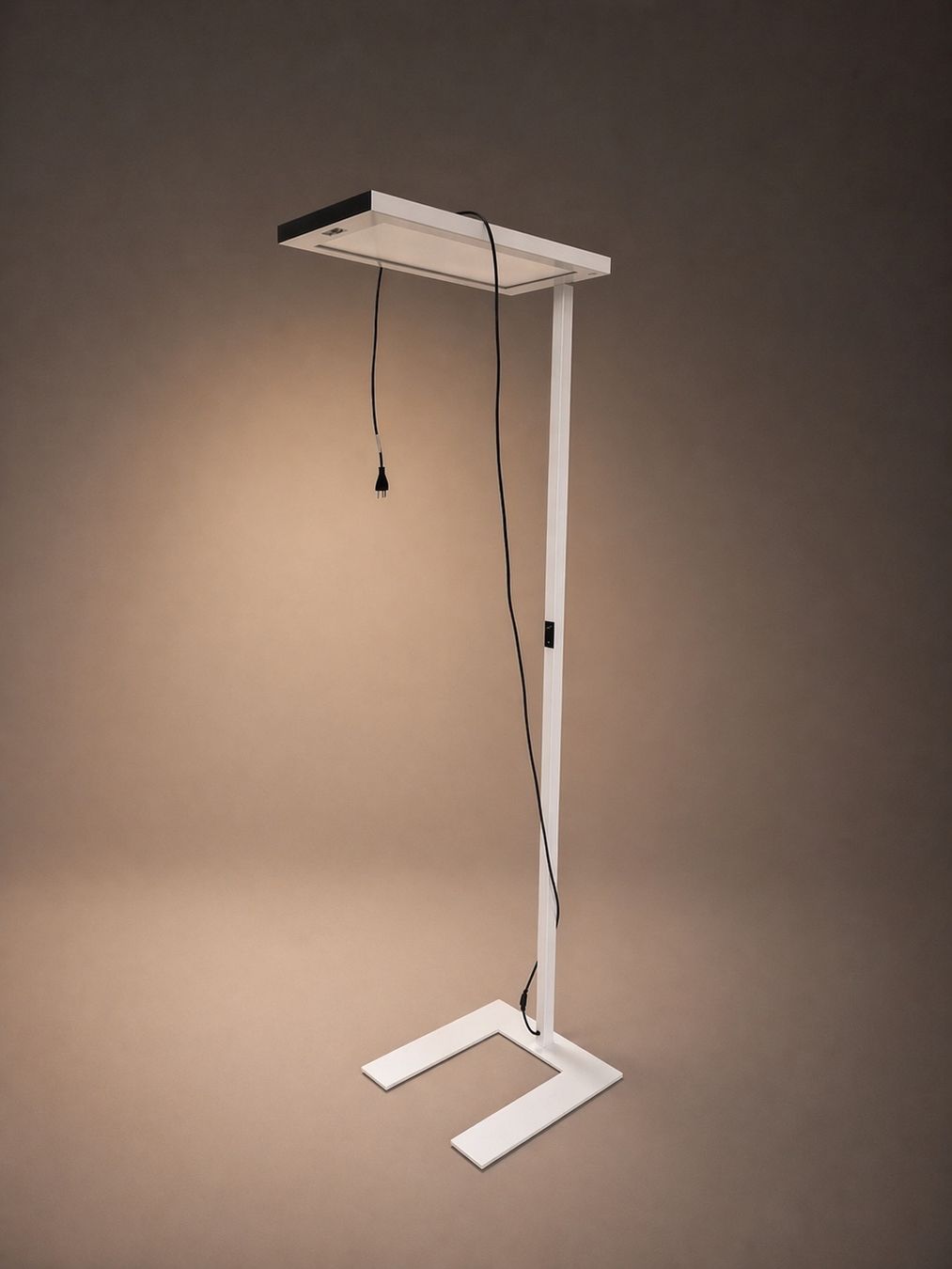 Lampade: LED Waldmann Stehleuchte LAVIGO G2 mit PIR Sensor – Usato da Niedergösgen venduto da Macale97 3
