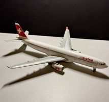 Flugzeugmodell Airbus A330-300 M1:400