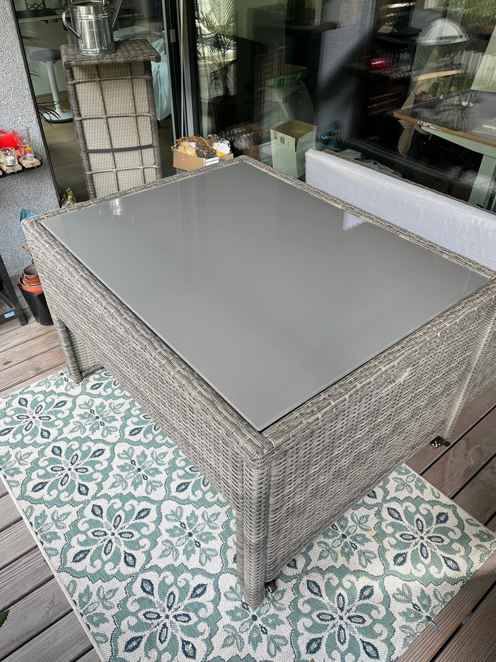 Set di tavolo e panche: Gartenset aus Rattan mit Glasplatte – Usato da Zürich venduto da pbrueni 1