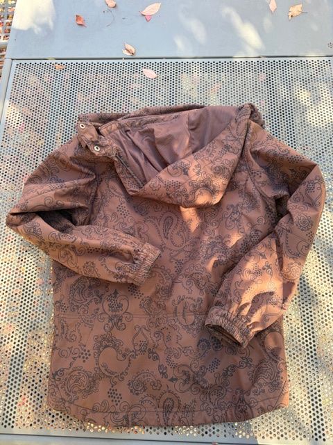 Jacken: Braune Winterjacke mit schwarzem Muster – Gebraucht aus Ottikon von lo99 1