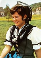 APPENZELL AR Mädchen in Sonntagstracht