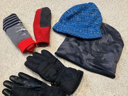 Winter Set Socken 31-34, 2 Mützen, Handschuhe